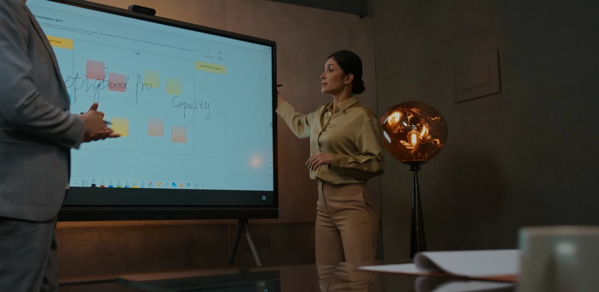Collaboration sur un écran interactif Yealink MeetingBoard Pro